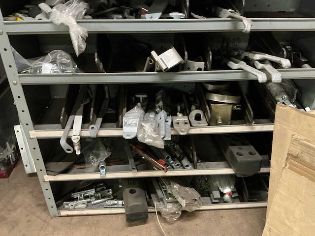 Partij vrachtwagenonderdelen - afbeelding 22 van  29