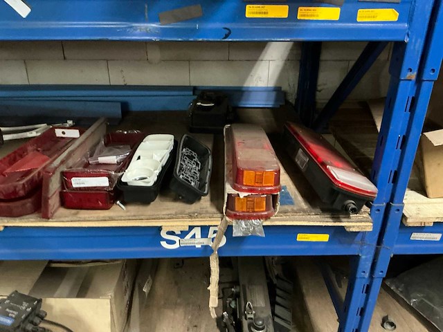 Partij vrachtwagenonderdelen - afbeelding 26 van  29