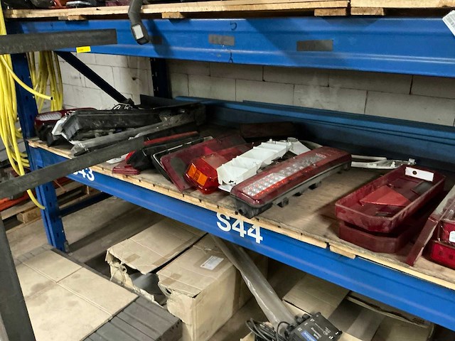 Partij vrachtwagenonderdelen - afbeelding 27 van  29