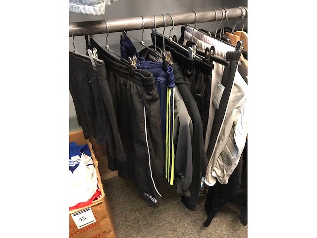 Partij vrijetijd- en sportkleding - afbeelding 2 van  8