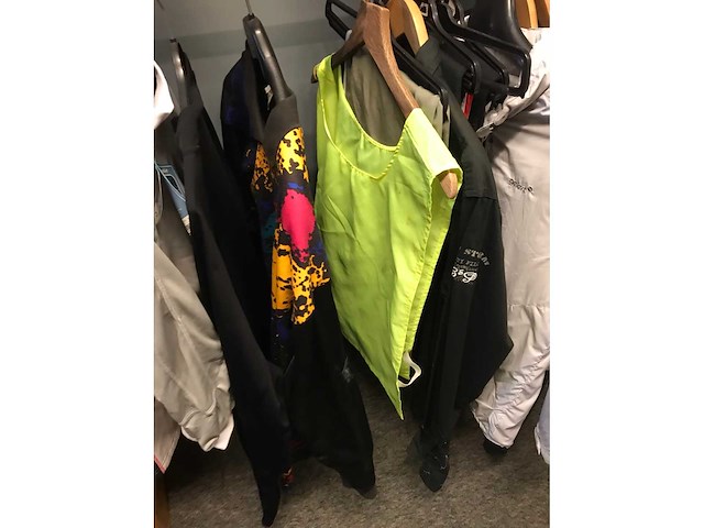 Partij vrijetijd- en sportkleding - afbeelding 3 van  8