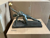 Partij vrouwelijke turnster met gouden bal beeldje 32x14x24 cm (26x) - afbeelding 1 van  4