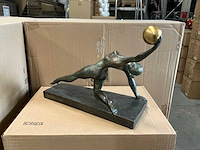 Partij vrouwelijke turnster met gouden bal beeldje 32x14x24 cm (26x) - afbeelding 2 van  4