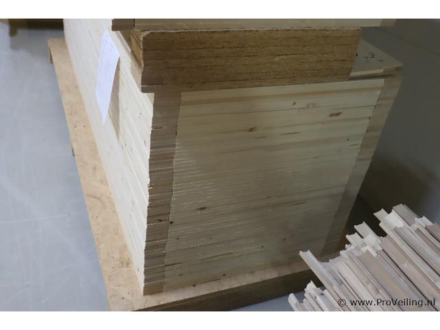 Partij vuren houten frames (zijkant) - afbeelding 2 van  2