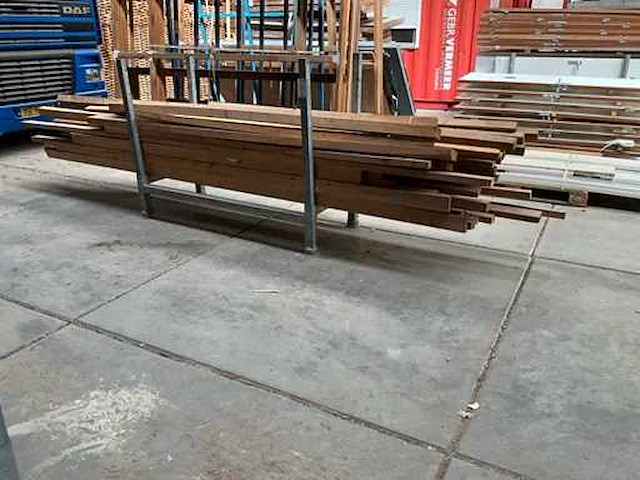 Partij vurenhouten balken - afbeelding 2 van  3