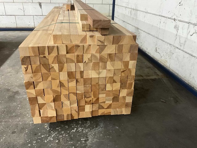 Partij vurenhouten lat en balken - afbeelding 4 van  15