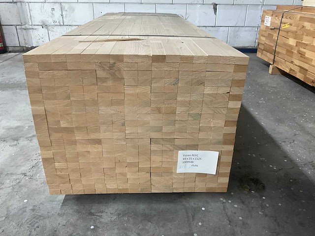 Partij vurenhouten lat en balken - afbeelding 9 van  15