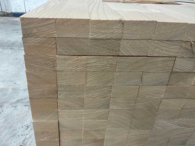 Partij vurenhouten lat en balken - afbeelding 10 van  15