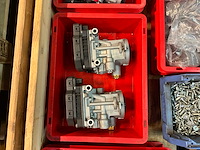 Partij wabco modulators en bevestigingsmaterialen - afbeelding 3 van  7