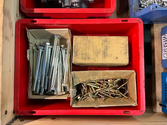 Partij wabco modulators en bevestigingsmaterialen - afbeelding 5 van  7