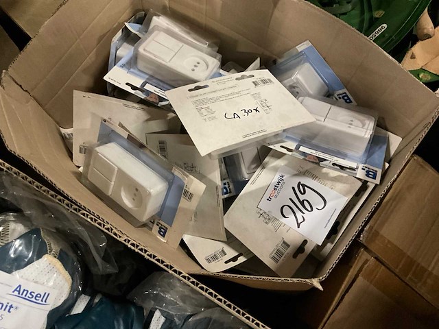 Partij wandcontactdoos - afbeelding 1 van  3