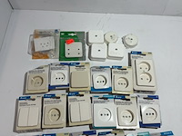 Partij wandcontactdozen en schakelaars, kopp, peha, busch & jaeger, 28 stuks - afbeelding 2 van  4
