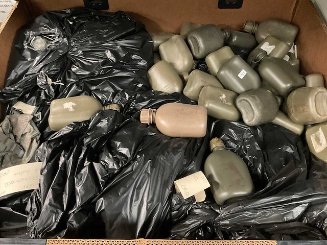 Partij water canteen - afbeelding 2 van  3