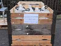 Partij waterkannen en jerrycans