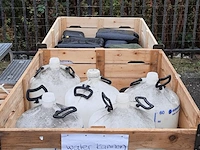 Partij waterkannen en jerrycans - afbeelding 2 van  8