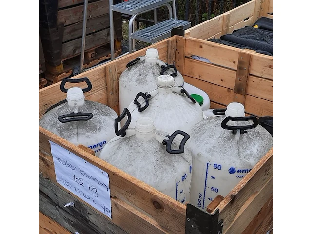 Partij waterkannen en jerrycans - afbeelding 3 van  8