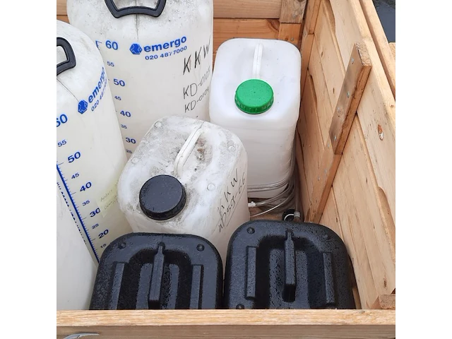 Partij waterkannen en jerrycans - afbeelding 4 van  8