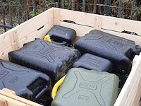 Partij waterkannen en jerrycans - afbeelding 5 van  8