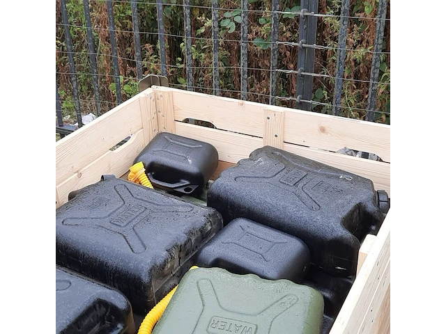 Partij waterkannen en jerrycans - afbeelding 6 van  8