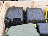 Partij waterkannen en jerrycans - afbeelding 7 van  8
