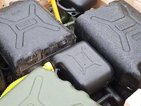 Partij waterkannen en jerrycans - afbeelding 8 van  8