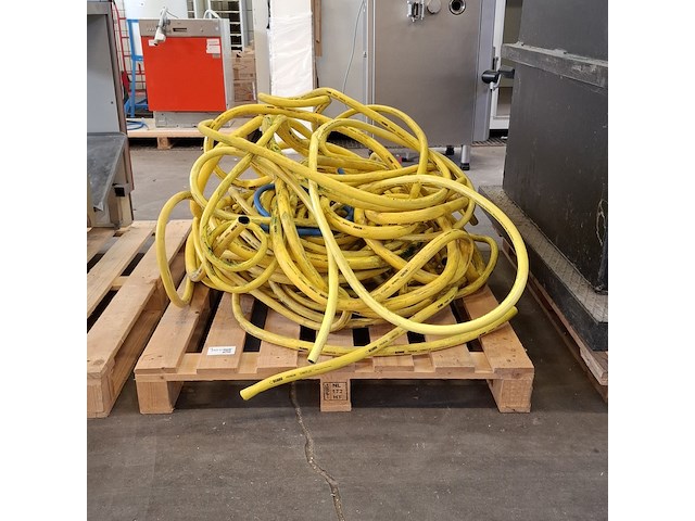 Partij waterslang - afbeelding 1 van  7