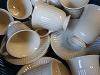 Partij wedgwood in plastic krat - afbeelding 3 van  5
