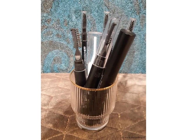 Partij wenkbrauw- en oogmake-up bestaande uit o.a. revitalash hi-def wenkbrauwgel brow gel - afbeelding 6 van  14