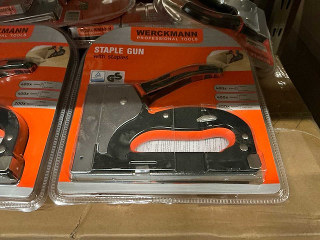 Partij werckmann staple gun with staples (185x) - afbeelding 1 van  3