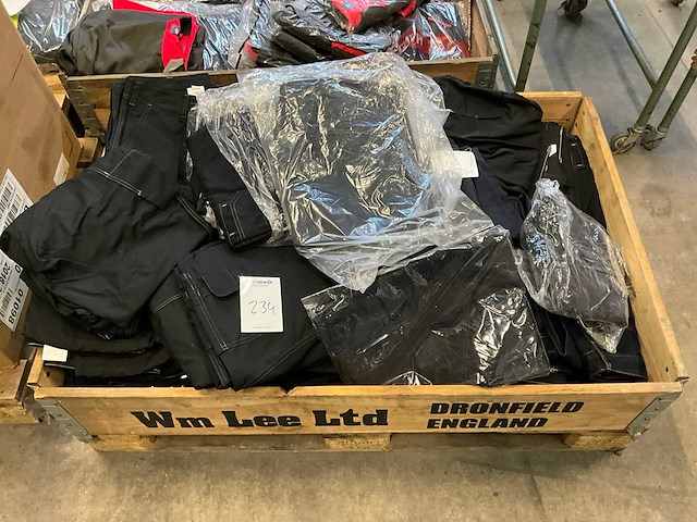 Partij werkbroeken (circa 110 stuks) - afbeelding 1 van  5