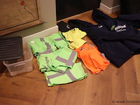 Partij werkkleding bestaande uit o.a. werkjassen & hesjes - afbeelding 1 van  7