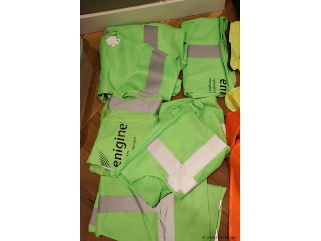 Partij werkkleding bestaande uit o.a. werkjassen & hesjes - afbeelding 6 van  7
