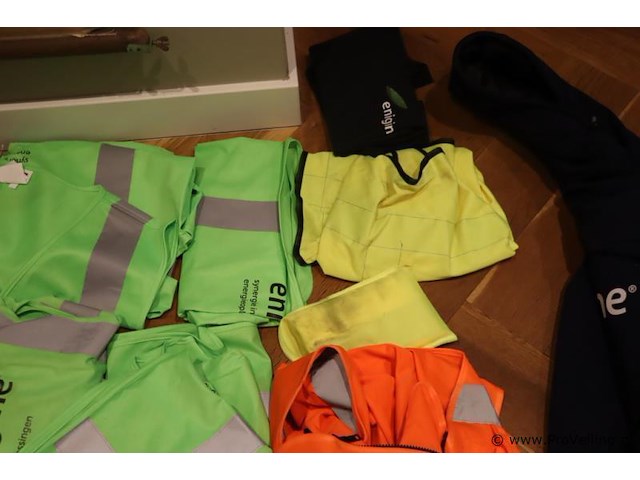 Partij werkkleding bestaande uit o.a. werkjassen & hesjes - afbeelding 7 van  7