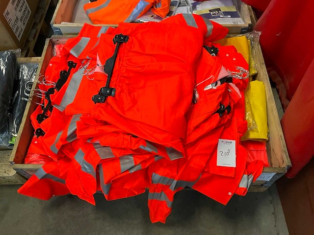 Partij werkkleding (circa 62 stuks) - afbeelding 1 van  4