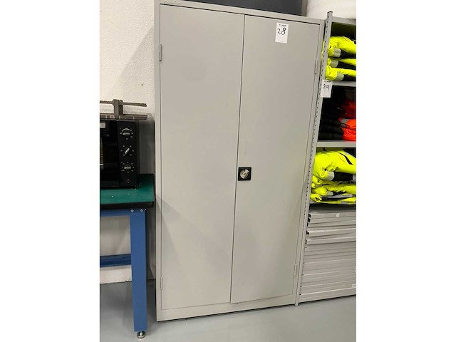 Partij werkkleding en pbm met kast - afbeelding 8 van  8