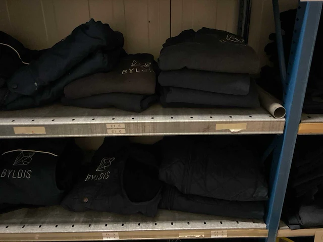 Partij werkkleding en schoenen - afbeelding 4 van  26
