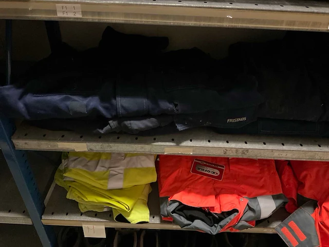 Partij werkkleding en schoenen - afbeelding 5 van  26
