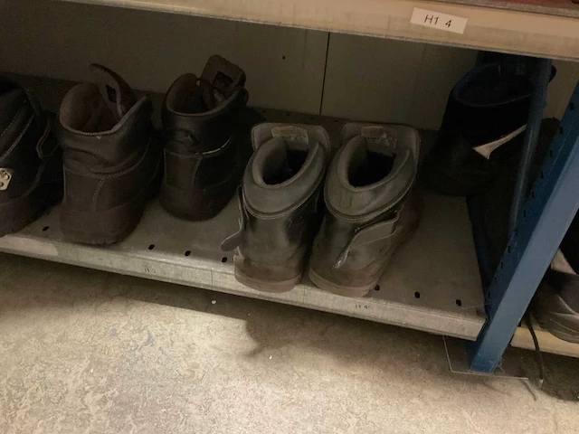 Partij werkkleding en schoenen - afbeelding 9 van  26