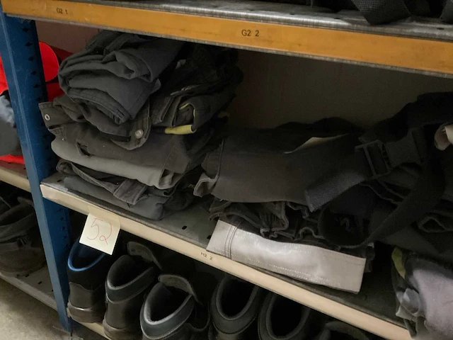 Partij werkkleding en schoenen - afbeelding 16 van  26