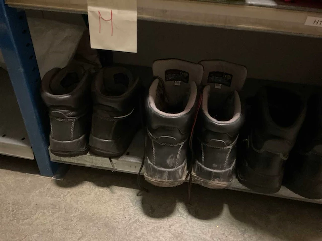 Partij werkkleding en schoenen - afbeelding 6 van  24