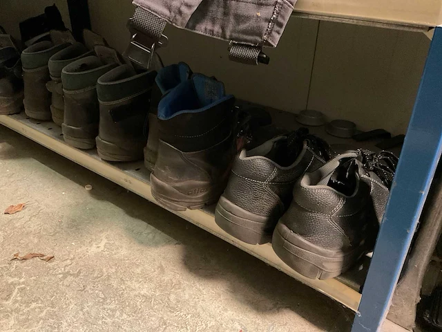 Partij werkkleding en schoenen - afbeelding 24 van  24