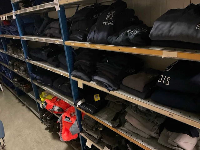 Partij werkkleding en schoenen - afbeelding 12 van  24