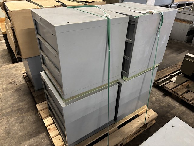 Partij werkplaats meubelen, o.a. lista - afbeelding 13 van  17