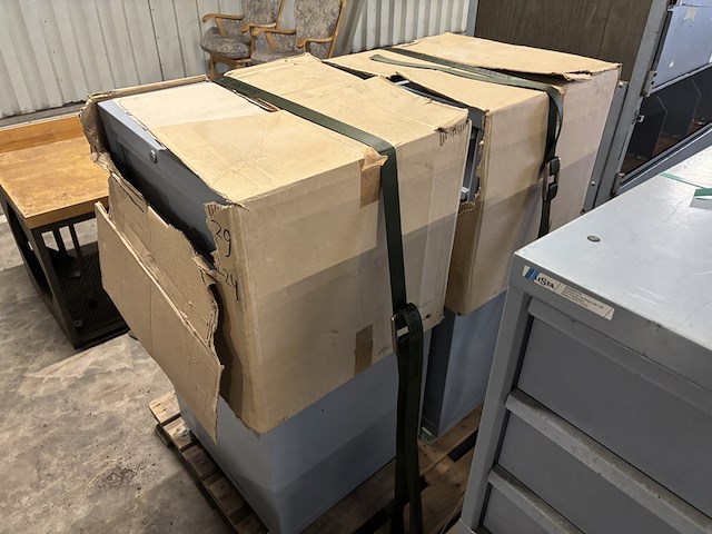 Partij werkplaats meubelen, o.a. lista - afbeelding 14 van  17