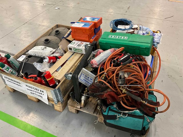 Partij werkplaatsinventaris & gereedschappen - afbeelding 1 van  5