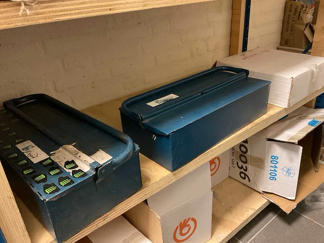 Partij werkplaatsinventaris met stelling - afbeelding 8 van  19