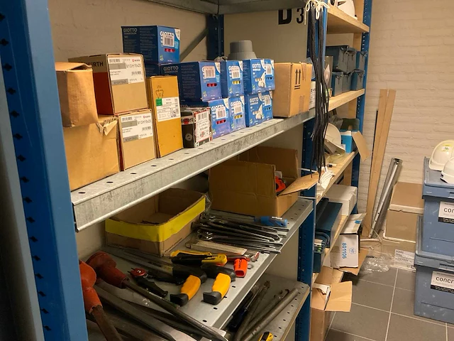 Partij werkplaatsinventaris met stelling - afbeelding 13 van  19