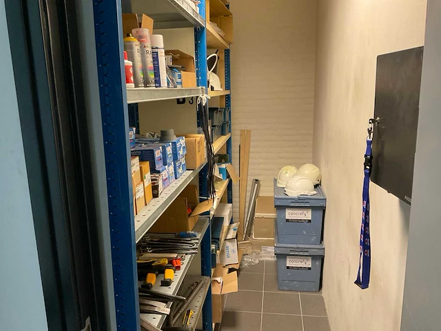 Partij werkplaatsinventaris met stelling - afbeelding 1 van  19
