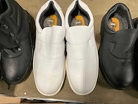 Partij werkschoenen en kleding - afbeelding 4 van  11