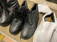 Partij werkschoenen en kleding - afbeelding 9 van  11